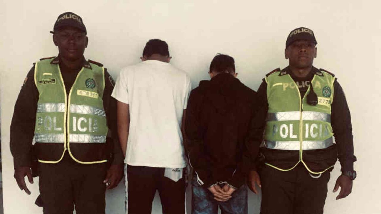 La Policía capturó a dos personas, entre ellas un menor de edad, señalados de ser los responsables del asesinato de un joven.