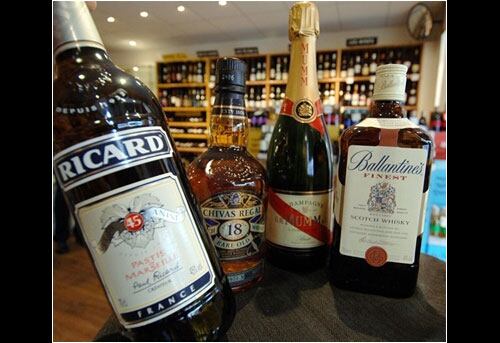 Pernod Ricard, la compañía francesa más grande en fabricación de bebidas alcohólicas vendió el 6,54% de su propiedad a un holding de empresas comformado por el banco de Estados Unidos Morgan Stanley y varias de sus subsidiarias. La foto muestra algunas de las marcas que produce Pernod Ricard.