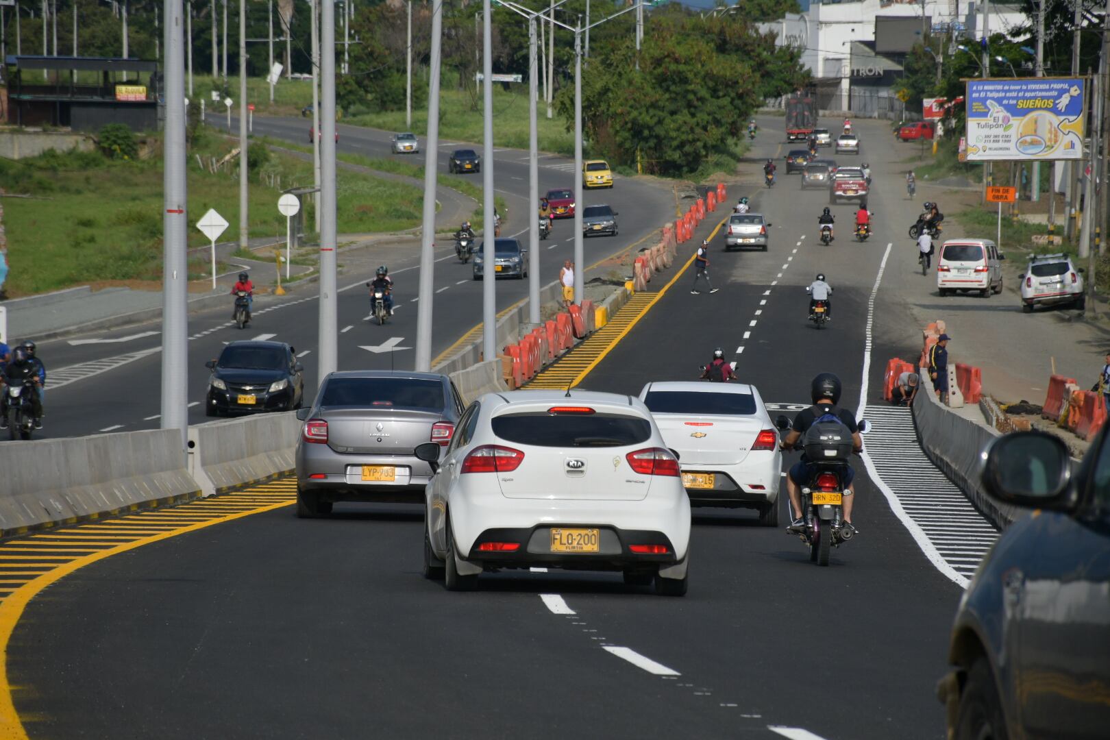 Este domingo 5 de mayo, se abrió la otra calzada del puente de Juanchito.
Puente que comunica a Cali con Candelaria.