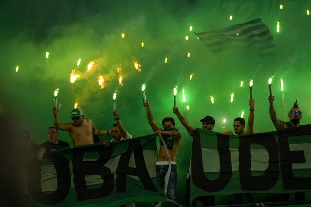 Hinchas de Atlético Nacional en la final de ida, de Copa BetPlay, ante Medellín.