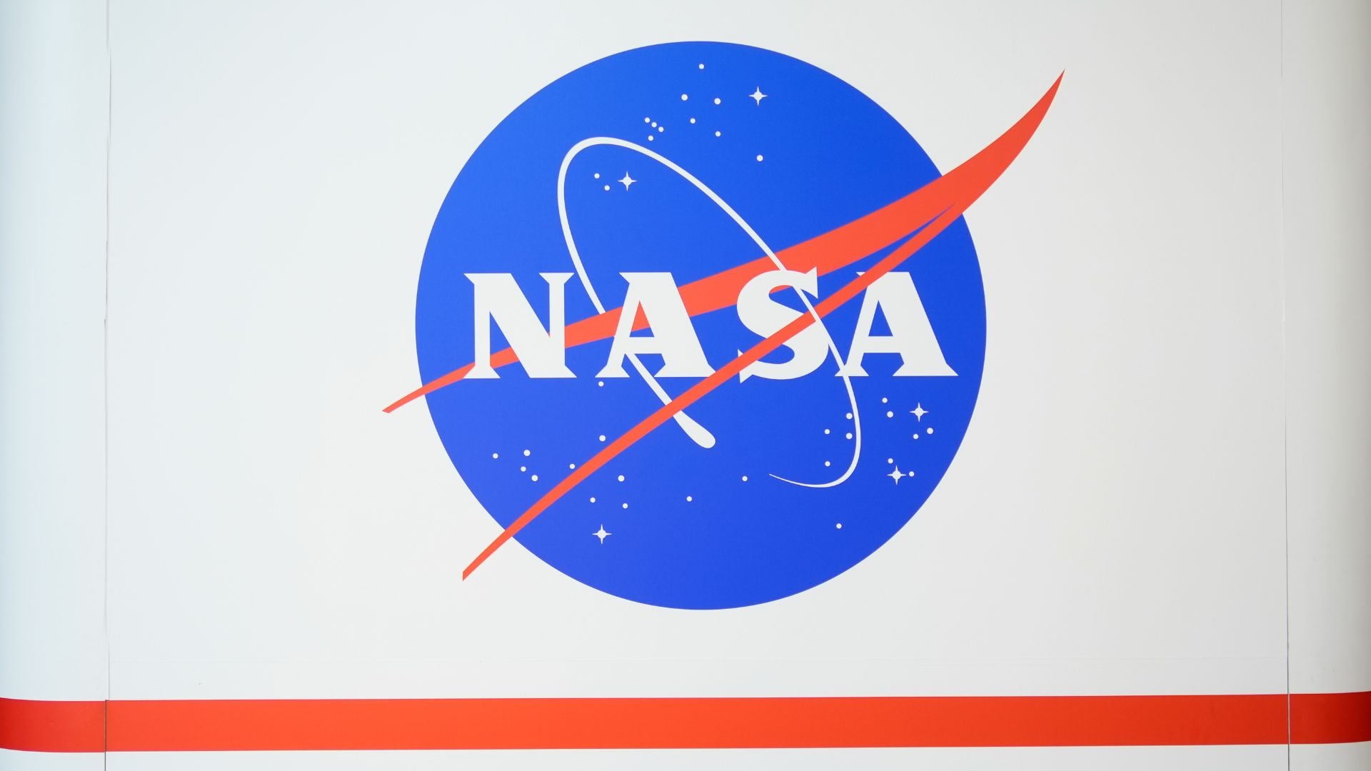 NASA, siglas de la Administración Nacional de Aeronáutica y el Espacio.