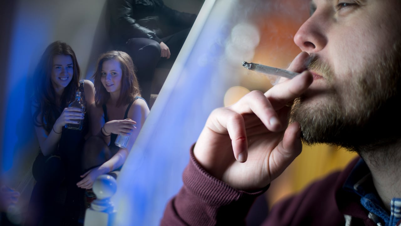 El cigarrillo contiene sustancias que parecen inofensivas, pero que al final terminan afectando el organismo. Foto: Getty Images