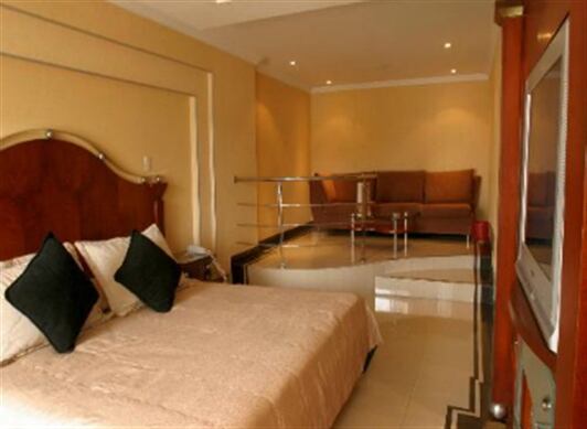  Con la ayuda del material fílmico, las autoridades están en la búsqueda del sujeto.