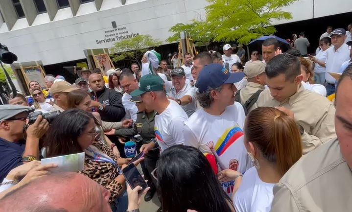 Federico Gutiérrez en el plantón por Venezuela.