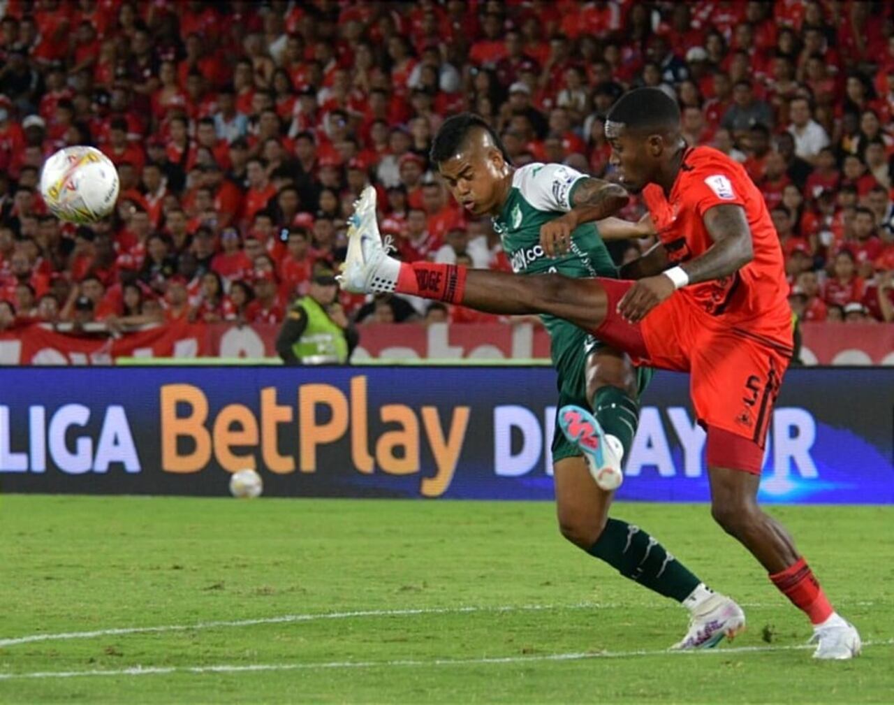 Luis Sandoval es el goleador del Cali con seis tantos.