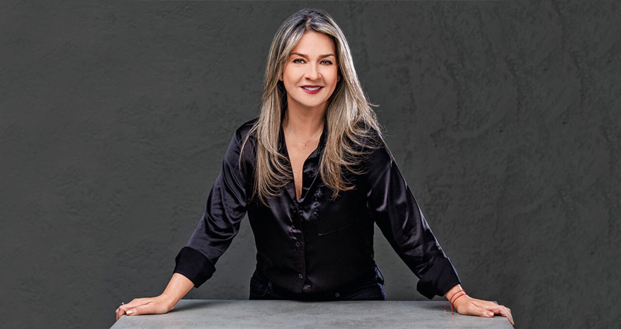 “OLVÍDENSE, PETRO NO VA POR LAS REFORMAS, VA POR EL 2026 Y ESTÁ EN CAMPAÑA CON LA PLATA DE LOS COLOMBIANOS”.Vicky Dávila