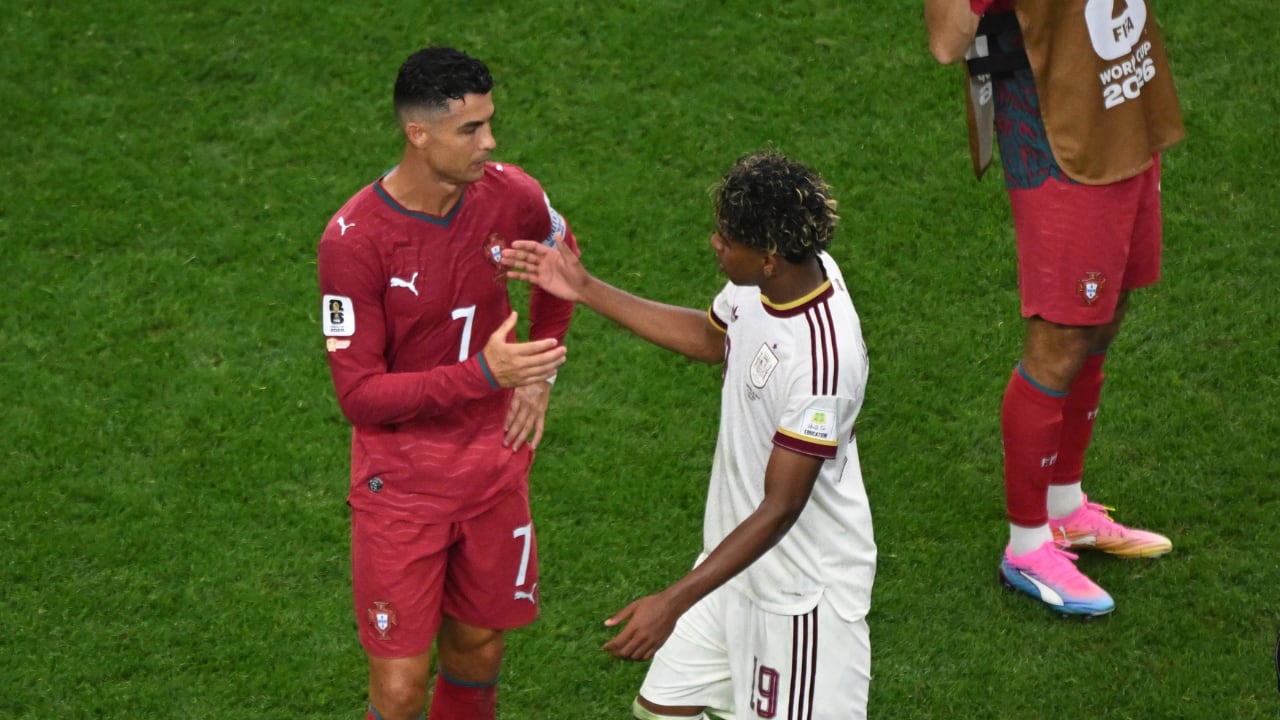 Cristiano Ronaldo y Lamine Yamal tras el partido España vs. Portugal del Mundial 2026.
