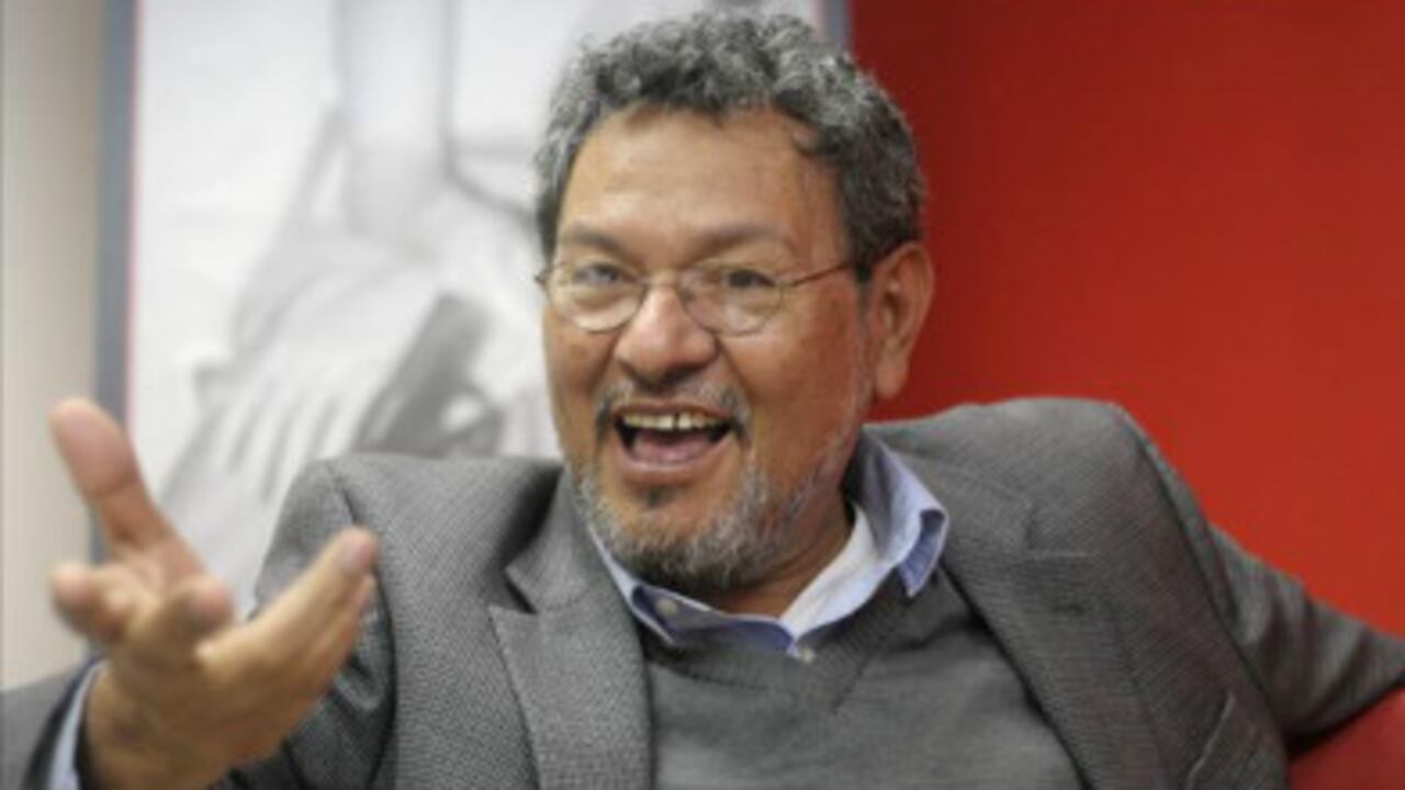 El escritor mexicano Élmer Mendoza. /EFE