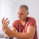 La artritis puede ir empeorando sus síntomas con el paso de los años.