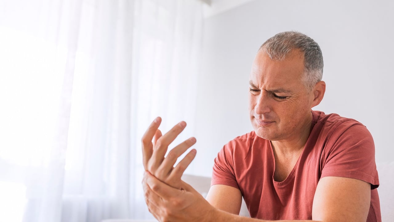 La artritis puede ir empeorando sus síntomas con el paso de los años.