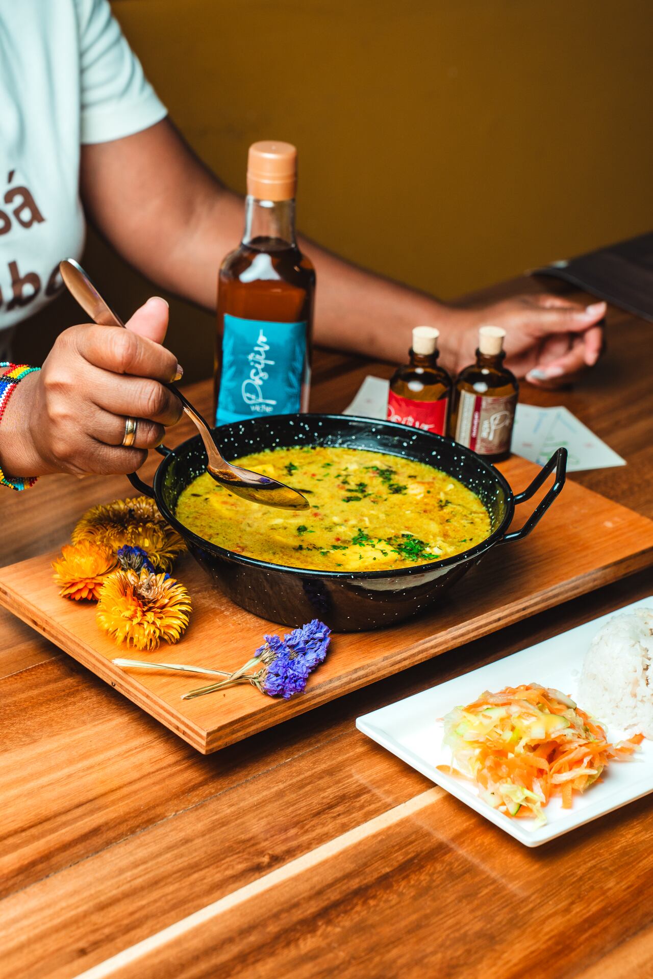 Las recetas de Viche Positivo llevan el nombre de una canción representativa del Pacífico.