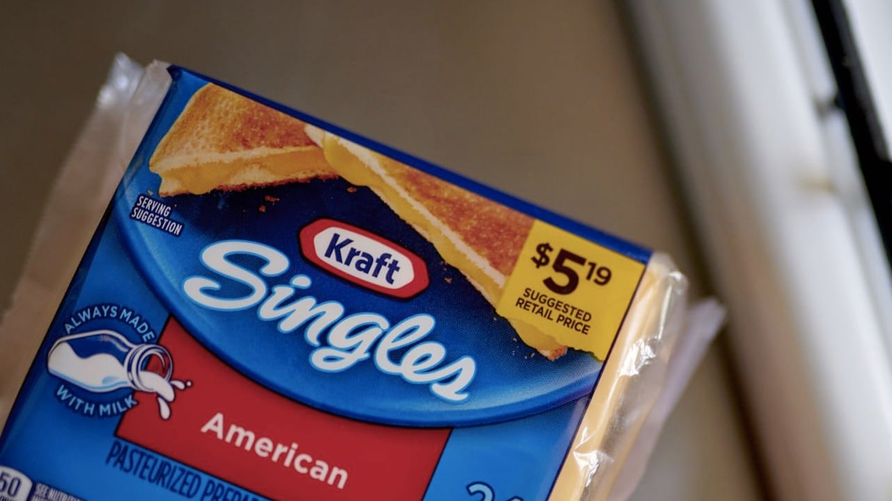 La referencia es la del queso americano Kraft Singles de 16 onzas