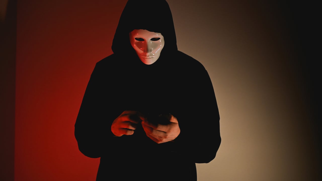 Una función disponible en la mayoría de aplicaciones puede frenar las estafas.