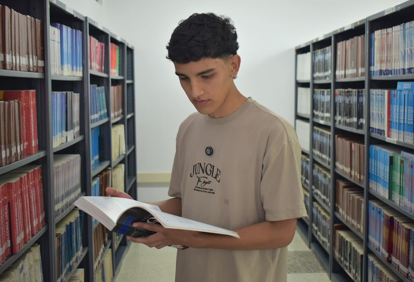 El joven obtuvo el puntaje perfecto tras largas jornadas de estudio y disciplina.