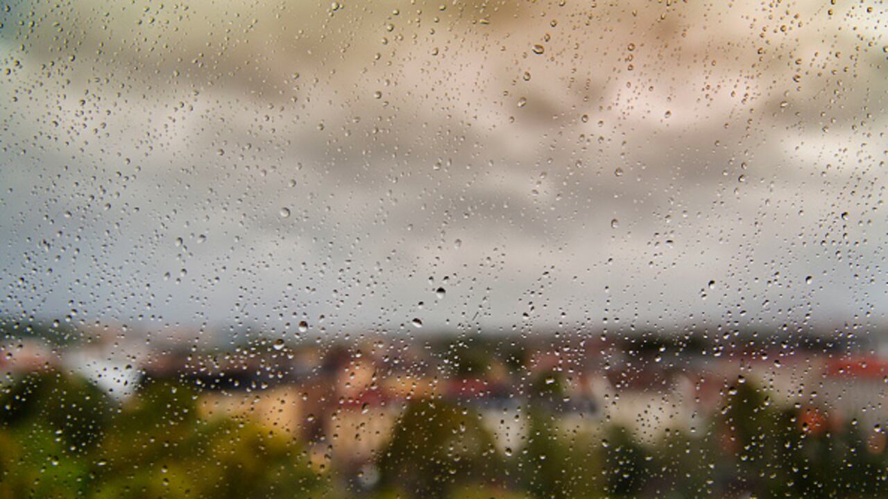 En varios puntos de la ciudad se pueden presentar lluvias. (Imagen de referencia).
