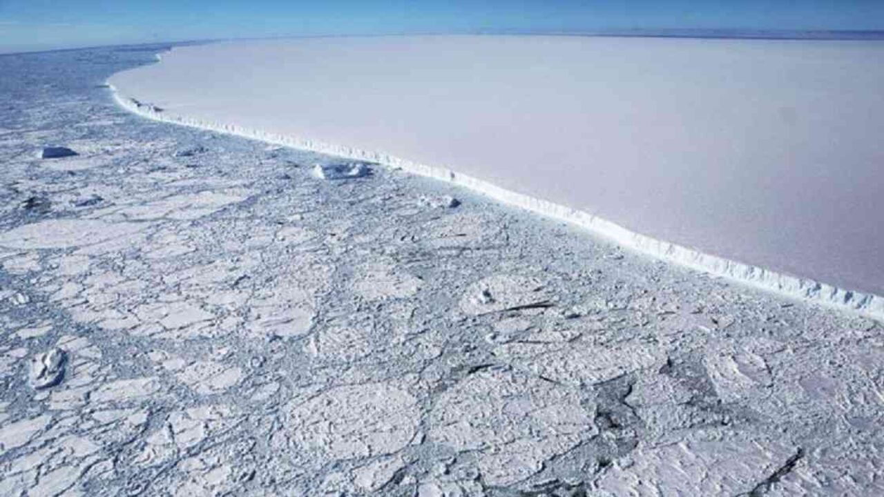 El iceberg A68 equivale a cuatro veces el tamaño de Londres. El bloque tiene 160 km de longitud y un grosor de 200 metros. Foto: Mario Tama/Getty Images