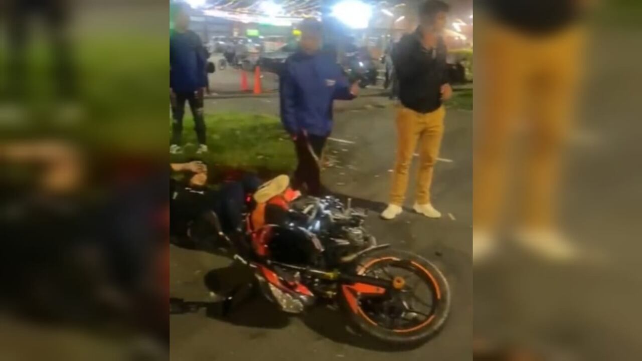 El conductor de la moto sufrió fracturas en una pierna