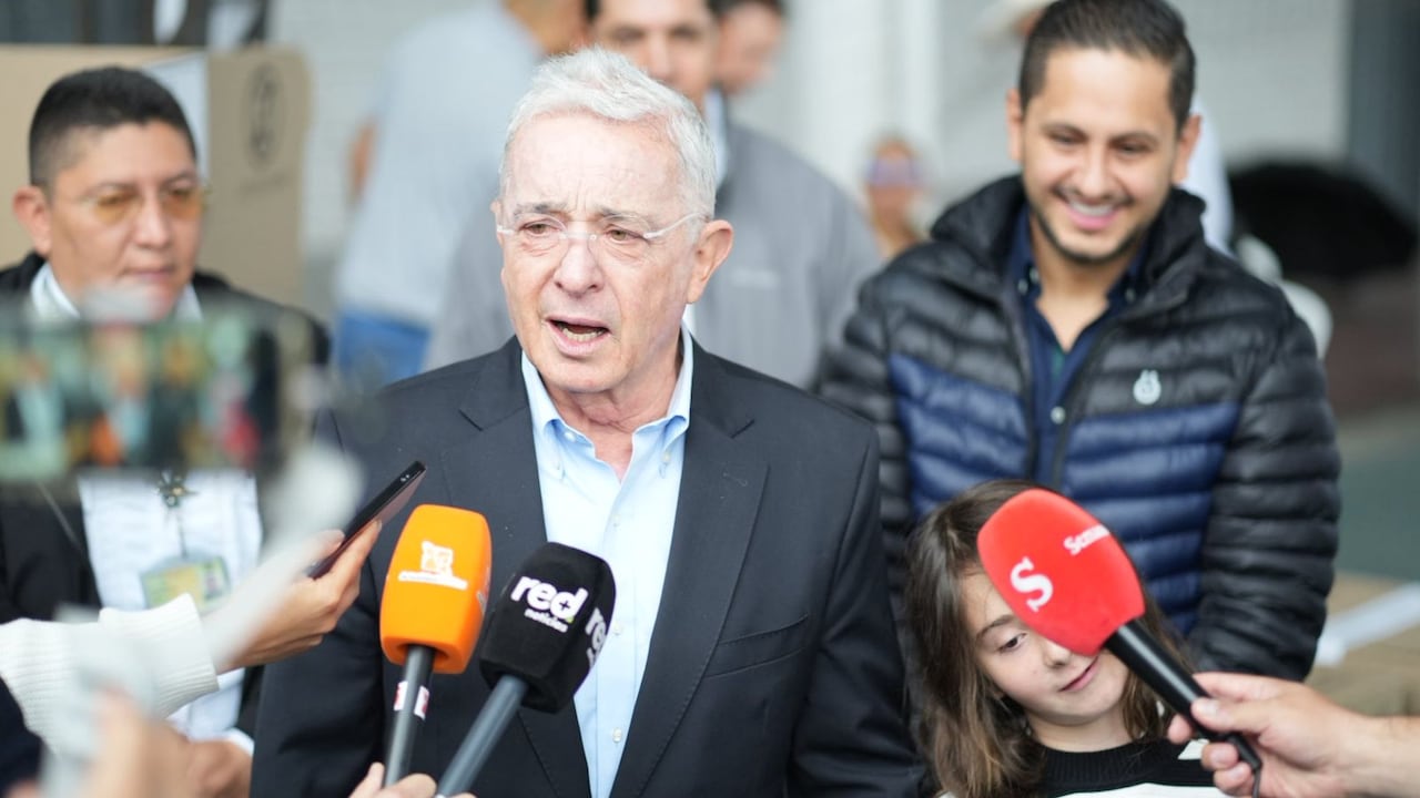 Álvaro Uribe se refirió a la situación de Colombia y Venezuela.