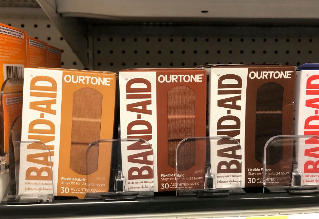 Se encontraron diferentes productos, etre ellos las curitas Banditas Aid que contienen cantidades peligrosas de químicos