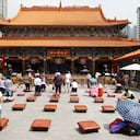 De acuerdo con el reporte, China persigue incluso a miembros de sus religiones aceptadas, pero que pertenecen a cultos heterodoxos.