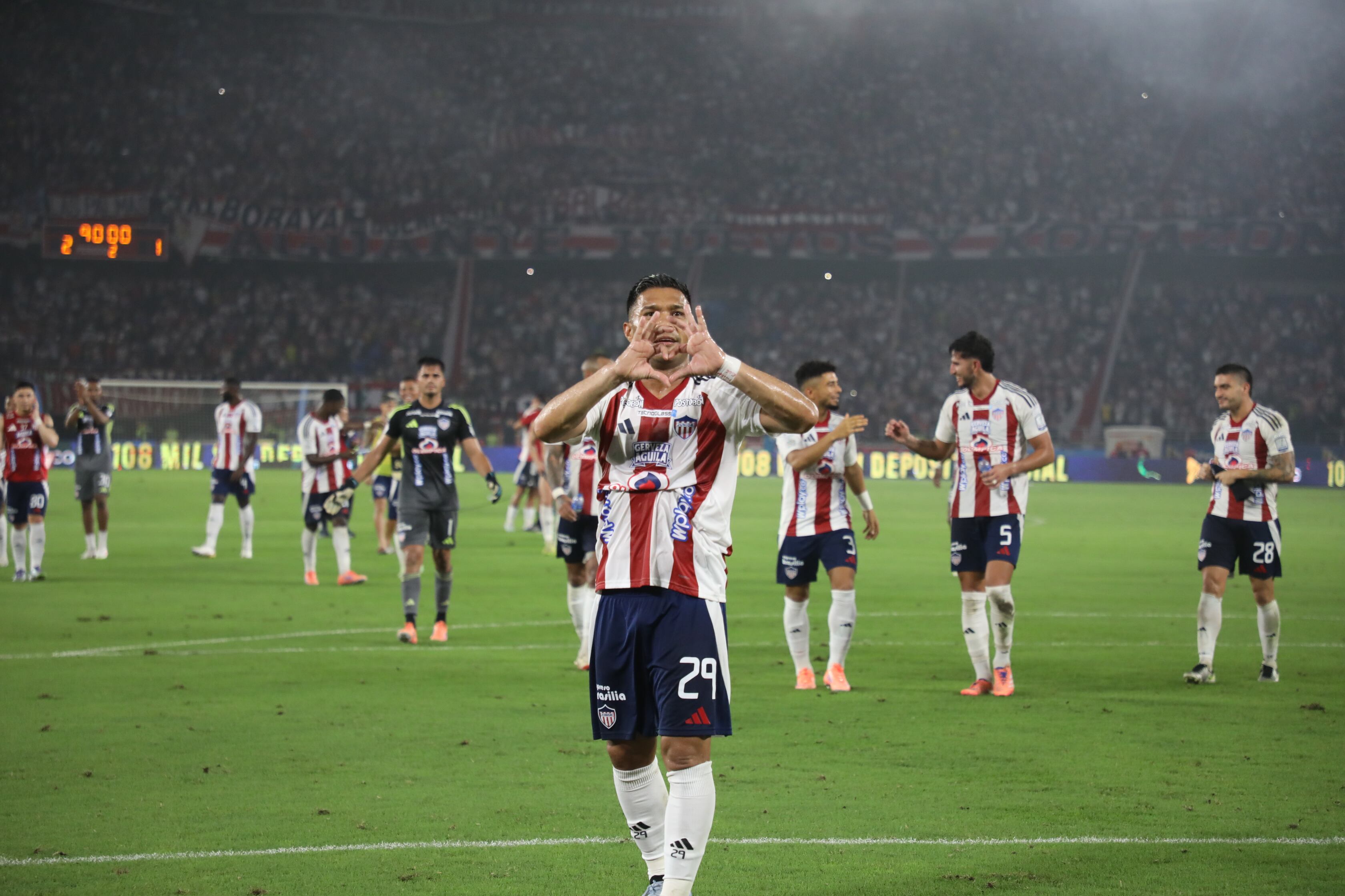 Teófilo Gutiérrez celebrando la victoria de Junior contra Atlético Nacional.