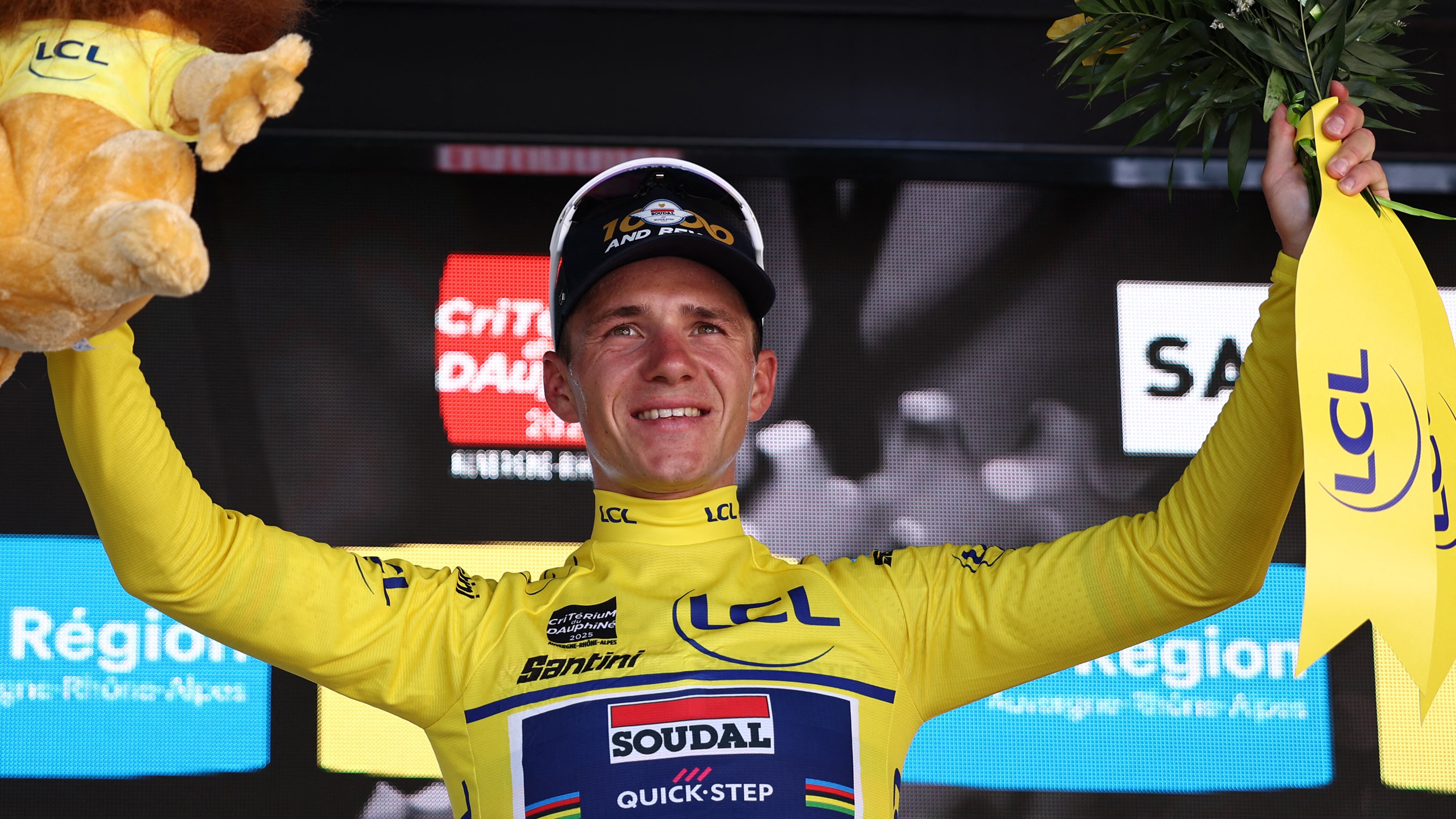 El ciclista belga Remco Evenepoel del Soudal Quick-Step gana la cuarta etapa en la edición 77 de la carrera ciclista Criterium du Dauphine.