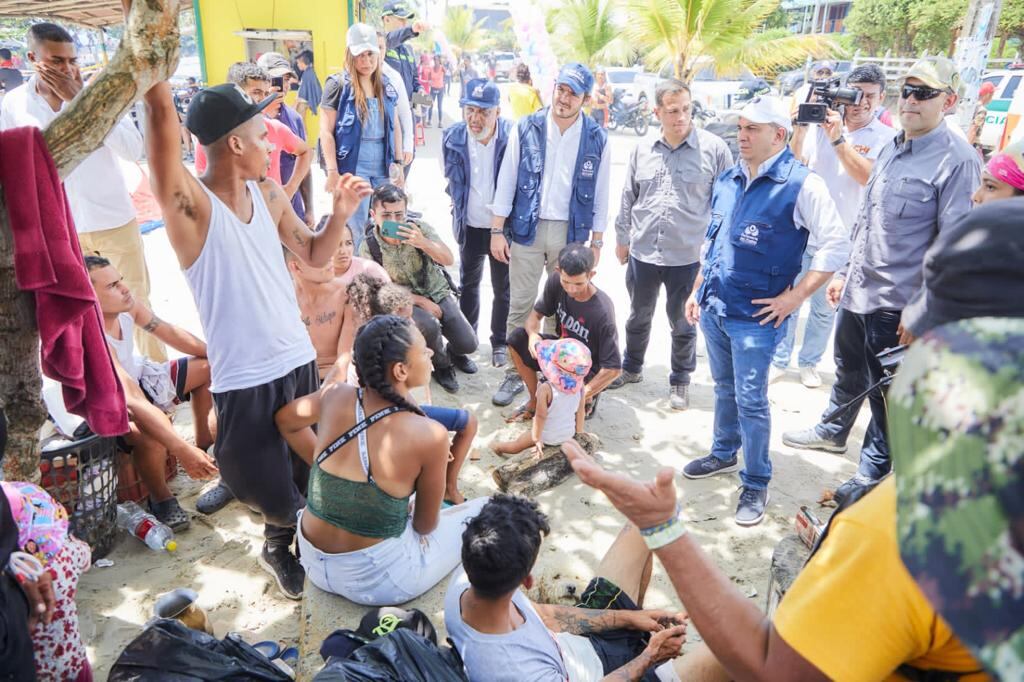 La Defensoría advirtió que la crisis humanitaria  pone en riesgo de vulneración los derechos fundamentales para estas personas que cruzan el tapón del Darién con destino inicial Panamá.