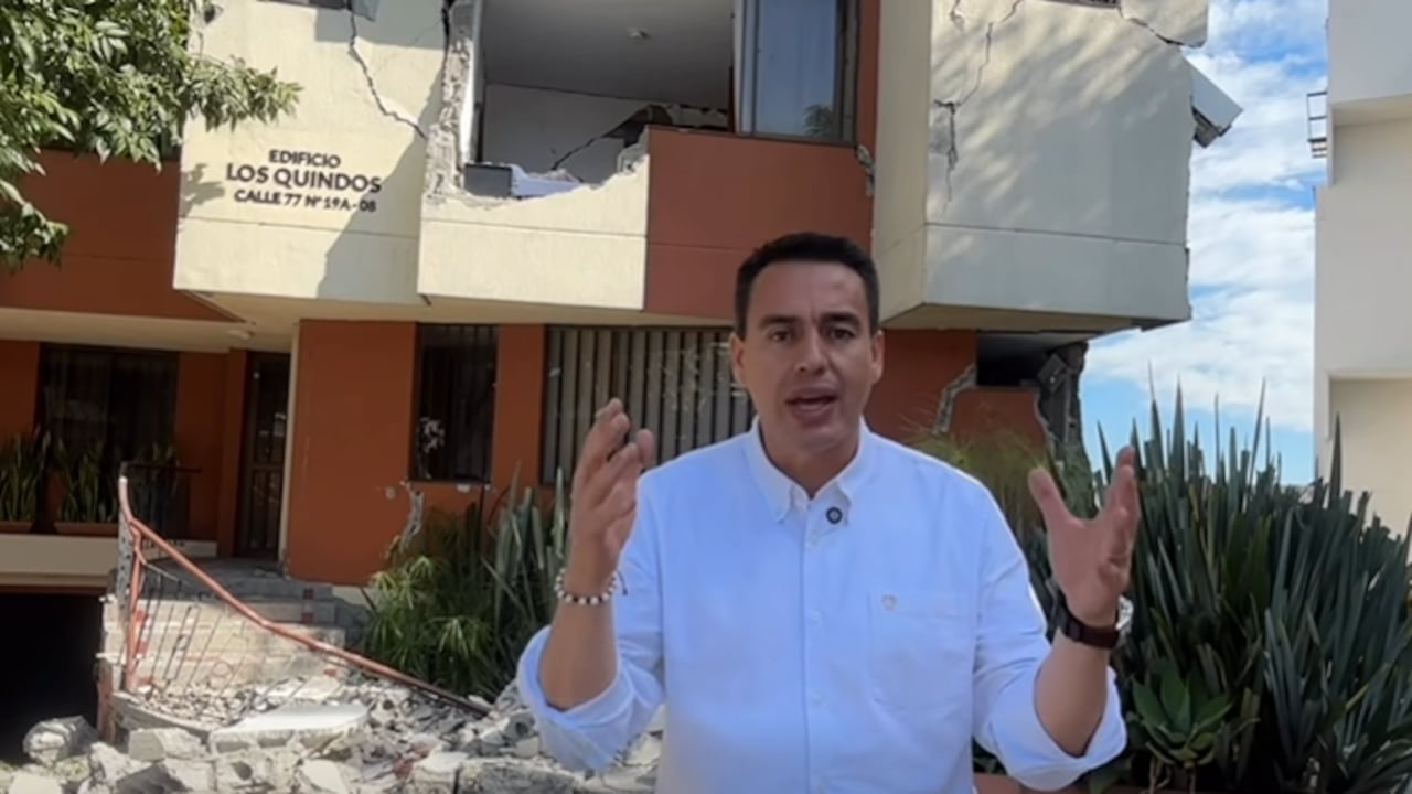 Jorge Eduardo Rojas, alcalde de Manizales, entrega balance de la emergencia en su ciudad por el terremoto del 10 de agosto.