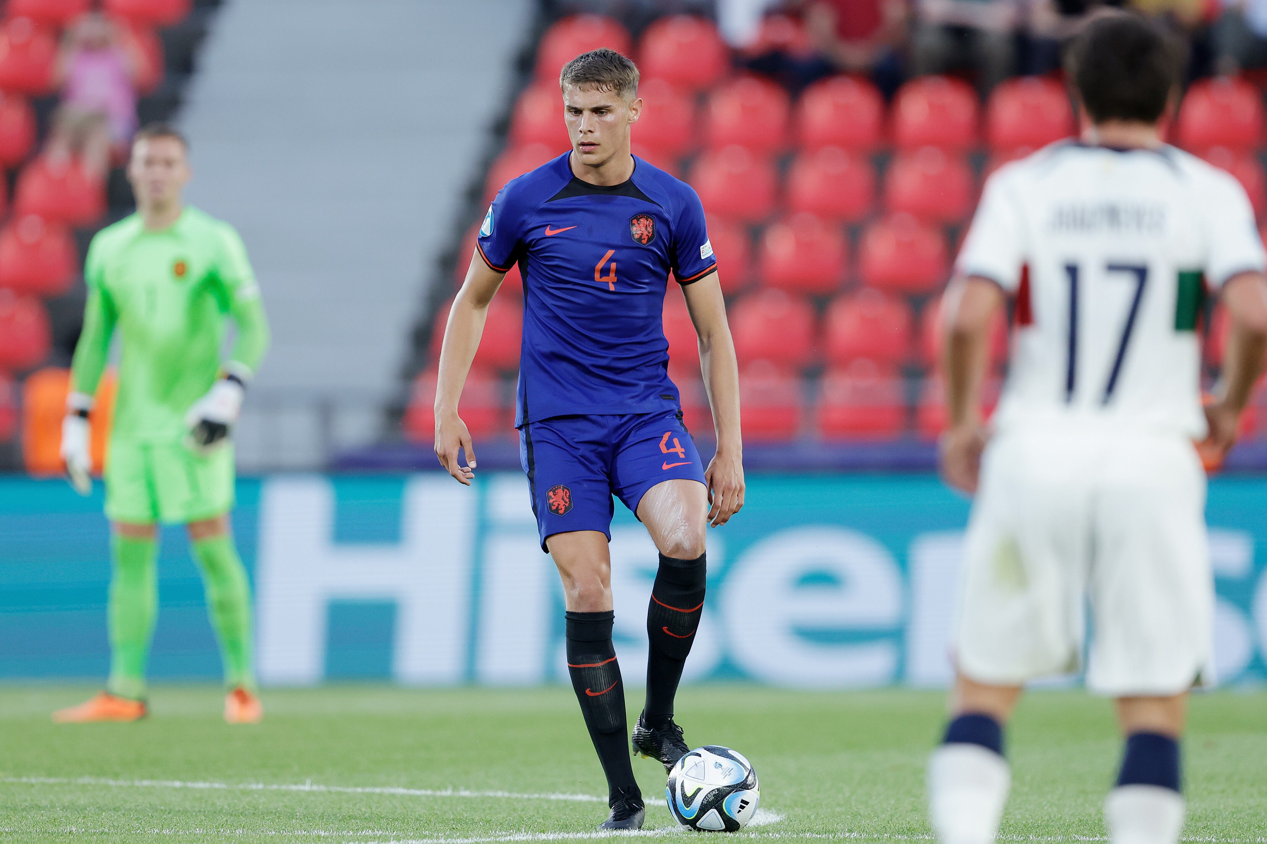 Micky van de Ven con Países Bajos.