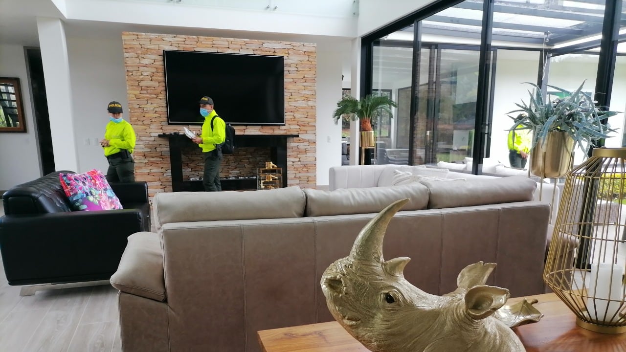 Las lujosas propiedades de una red de venta de chance ilegal en Antioquia