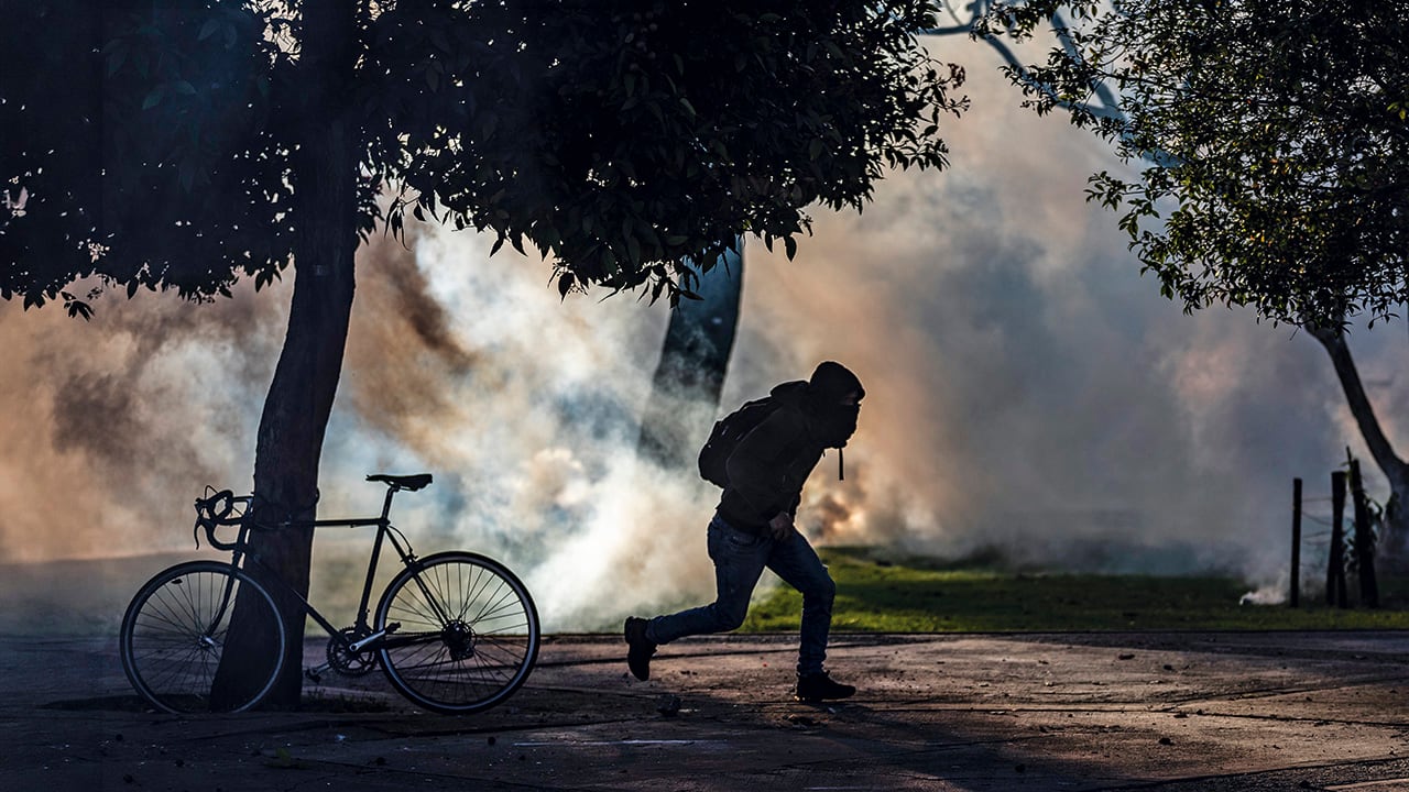 Nueve integrantes del Escuadrón Móvil Antidisturbios (Esmad) resultaron gravemente heridos por los manifestantes.