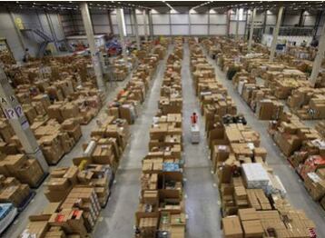 Un turno nocturno en una bodega de Amazon en Reino Unido puede durar 10
horas y media, con un descanso de una hora.