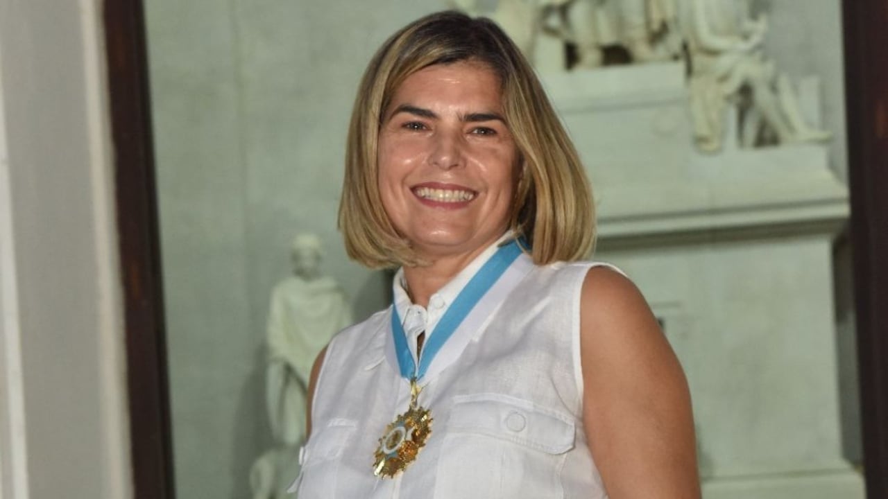 Esta mujer miembro del Círculo de Mujeres Semana-Dinero, recibió la Gran Cruz de Bastidas por su acción de liderar el progreso de Santa Marta.