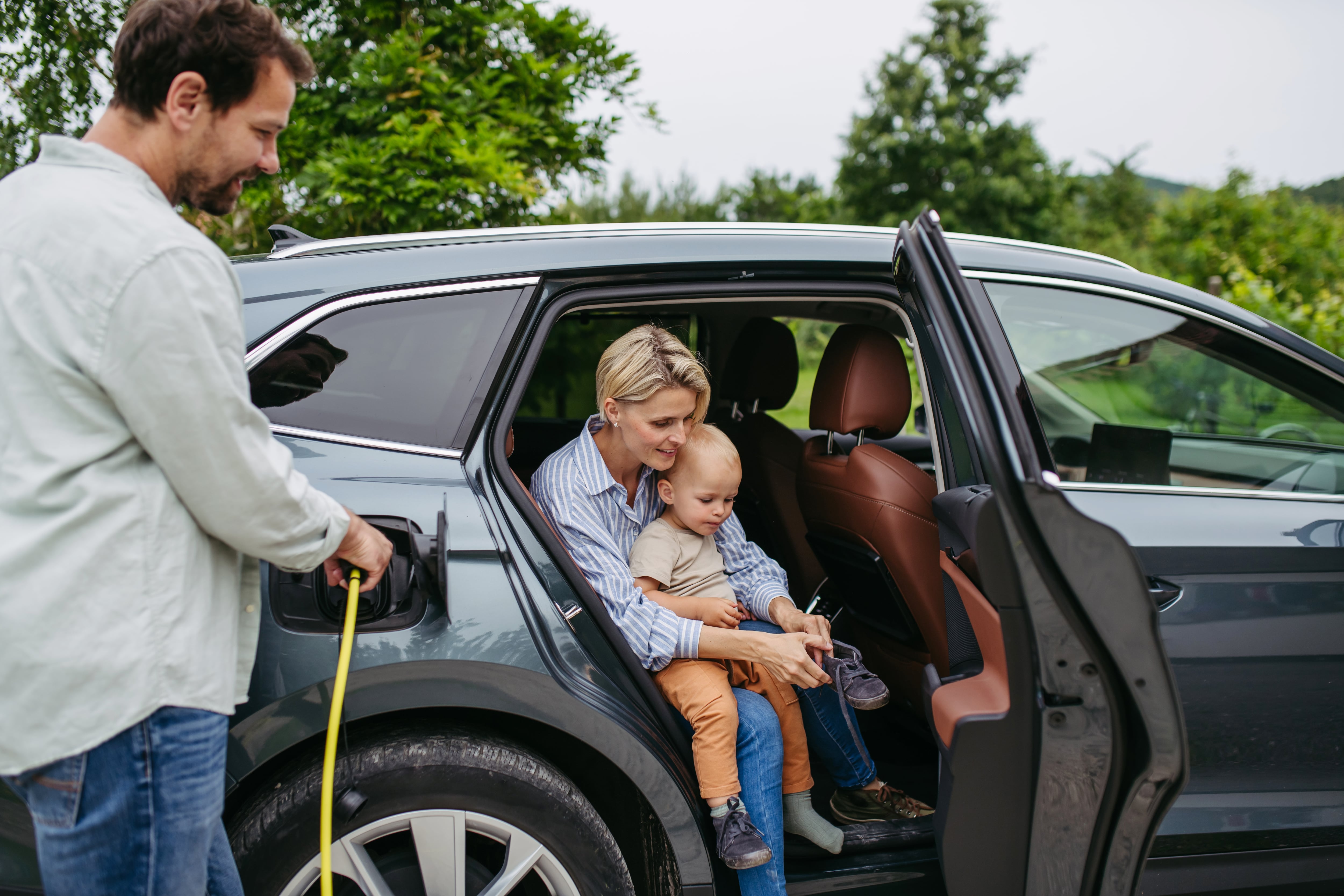 Los fabricantes recomiendan analizar las necesidades de movilidad de la familia antes de escoger un vehículo eléctrico.