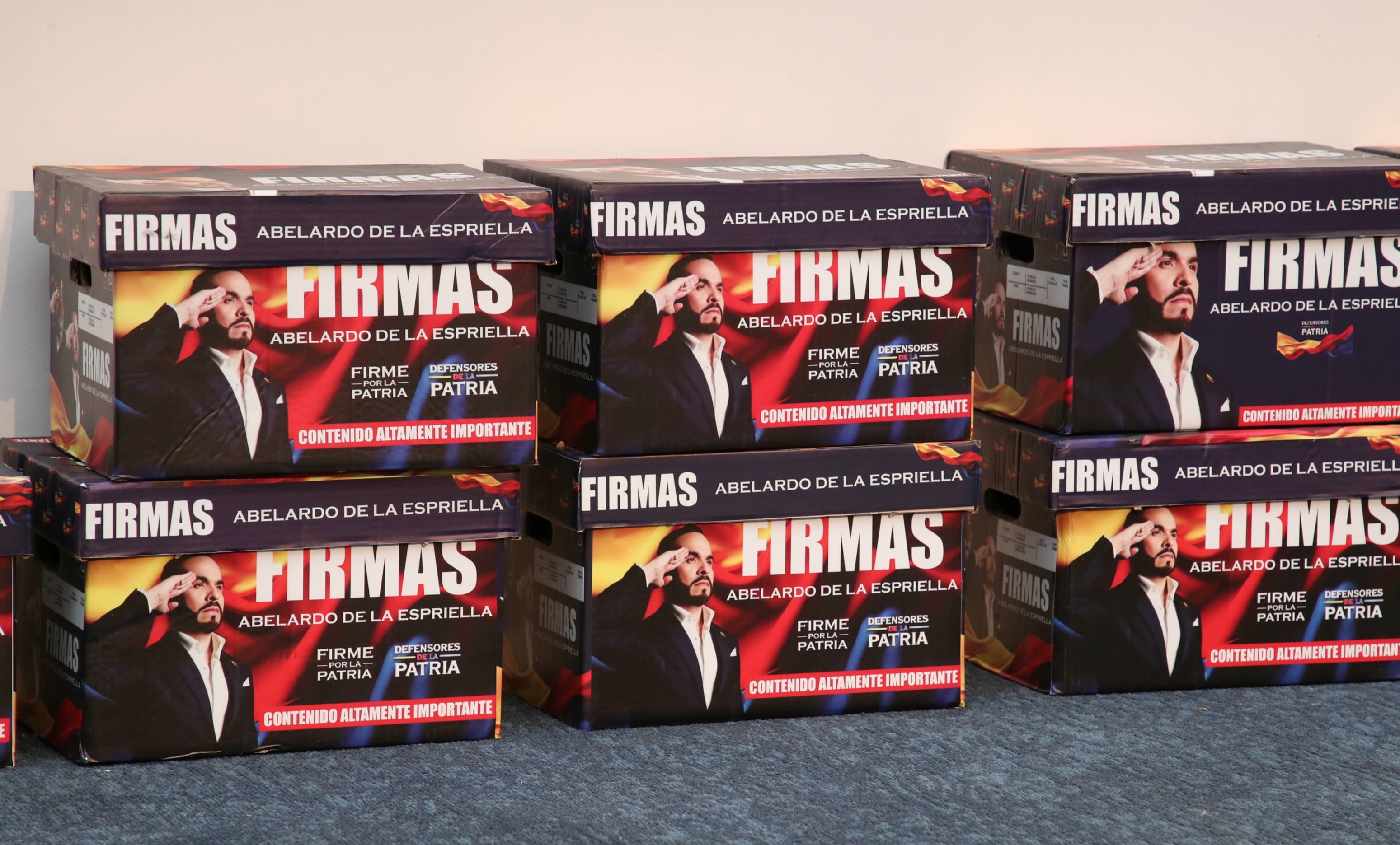 Entrega de firmas en la Registraduria, del precandidato Abelardo de la Espriella.