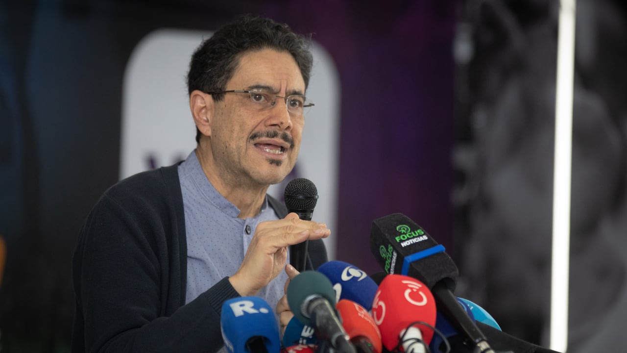 Rueda de prensa del candidato Iván Cepeda.