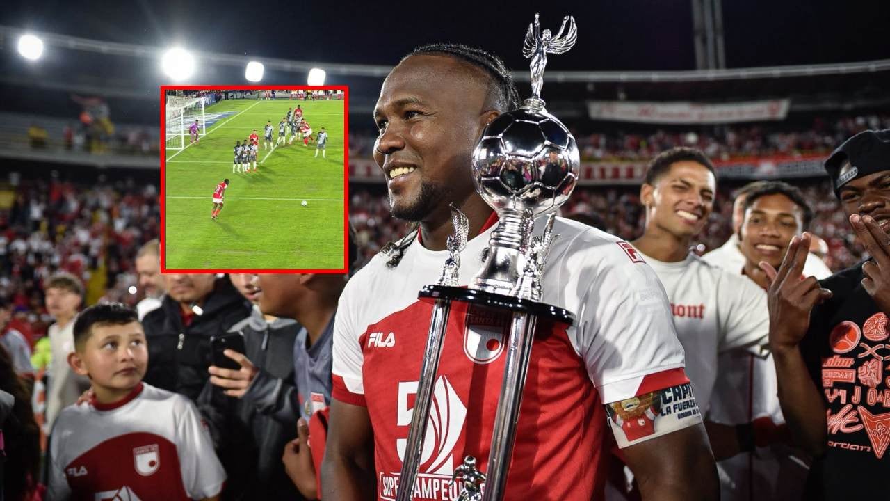 Hugo Rodallega con la Superliga / Momento exacto del remate.