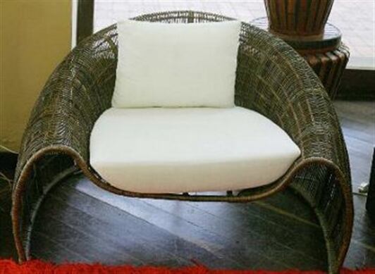 La investigación concluye que los que se sentaron en sillas con menos movimiento fueron más agresivos en su oferta y menos flexibles con su interlocutor y consideraron a su adversario de manera menos emocional.