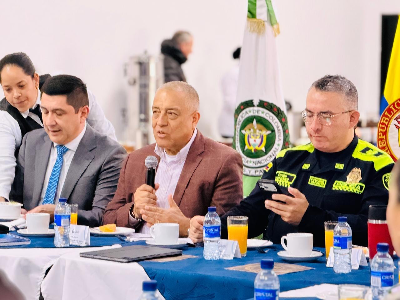 Consejo de seguridad de la gobernación de Cundinamarca encabezado por el general (r) Luis Fernando Navarro.