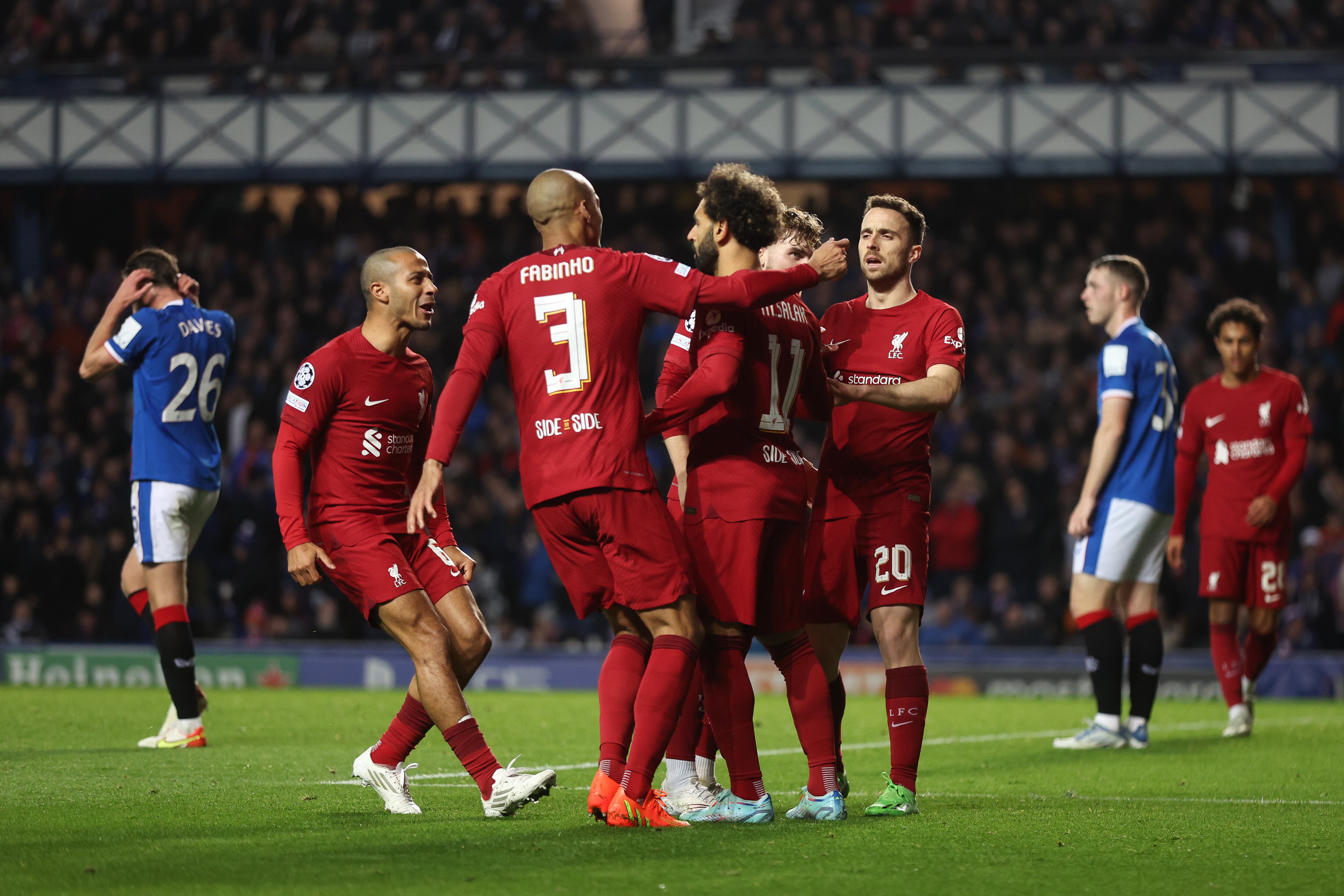 Un triplete de Salah y un doblete de Firmino encaminaron al Liverpool.