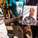 Manifestantes de Burkina Faso piden la liberación de su presidente.