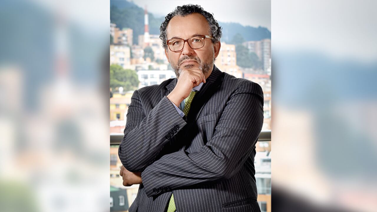 El magistrado Roberto Vidal, presidente de la JEP, señala que el aporte de verdad de los paramilitares es importante en casos como las relaciones de la fuerza pública con estas organizaciones.