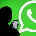 Uno de los trucos más recientes que se conoció para usar en WhatsApp, fue el de la converción de notas de voz en texto, una herramienta bastante útil en tiempos de reuniones o recintos cerrados en los que llegan audios y no pueden ser escuchados inmediatamente.