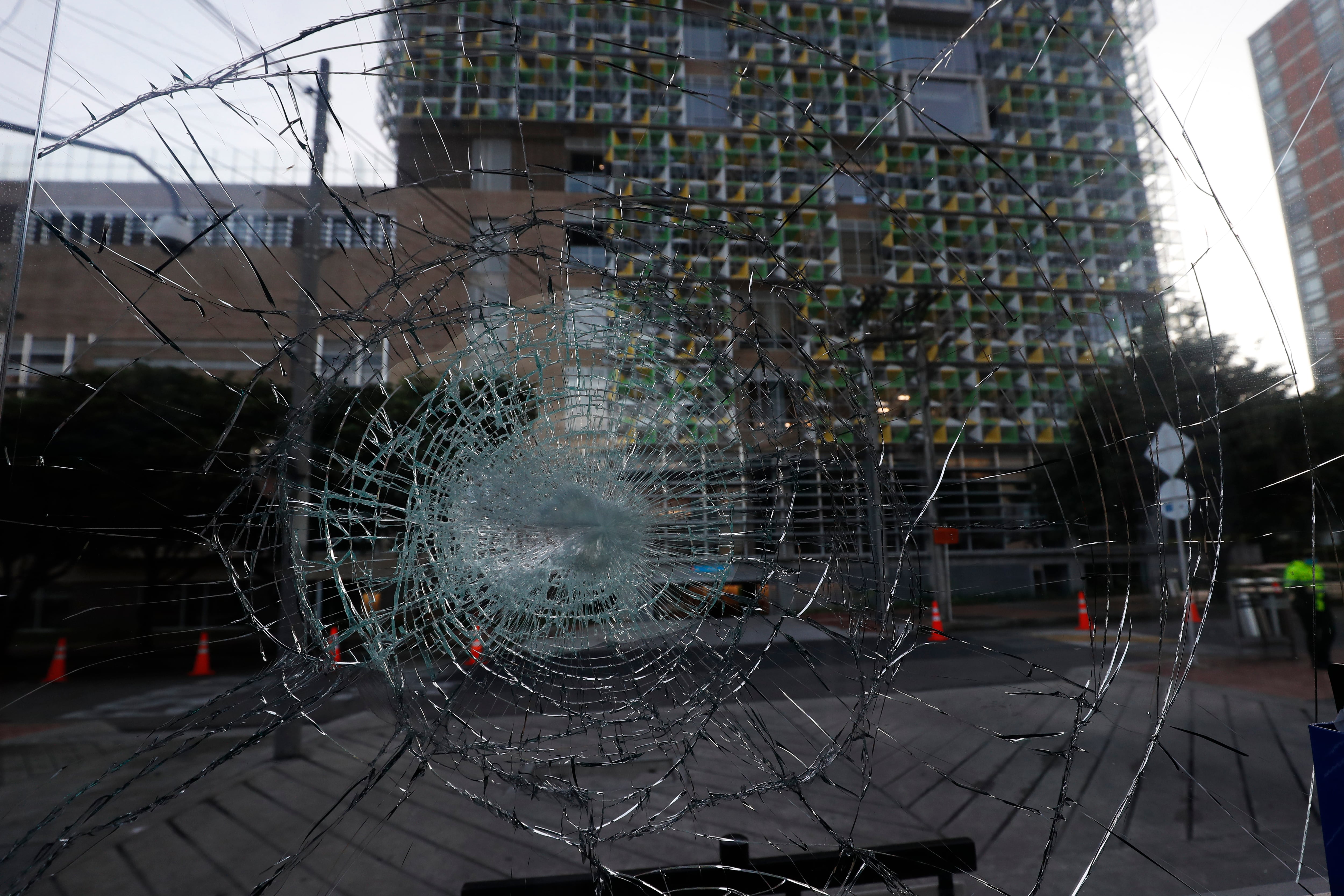 Vandalismo en la fachada de Publicaciones Semana 
Junio 10 del 2021