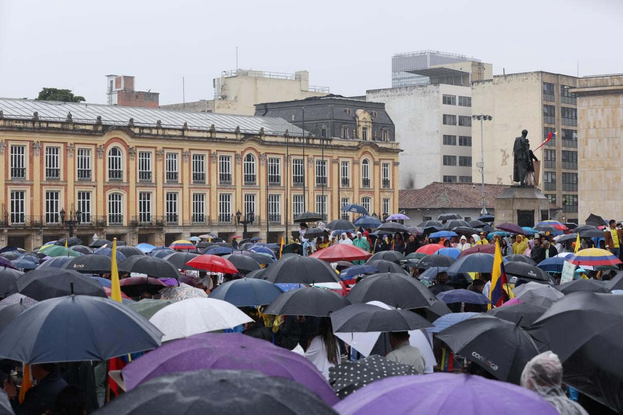 Marchas en apoyo al expresidente Álvaro Uribe en Bogotá, plaza de Bolívar.