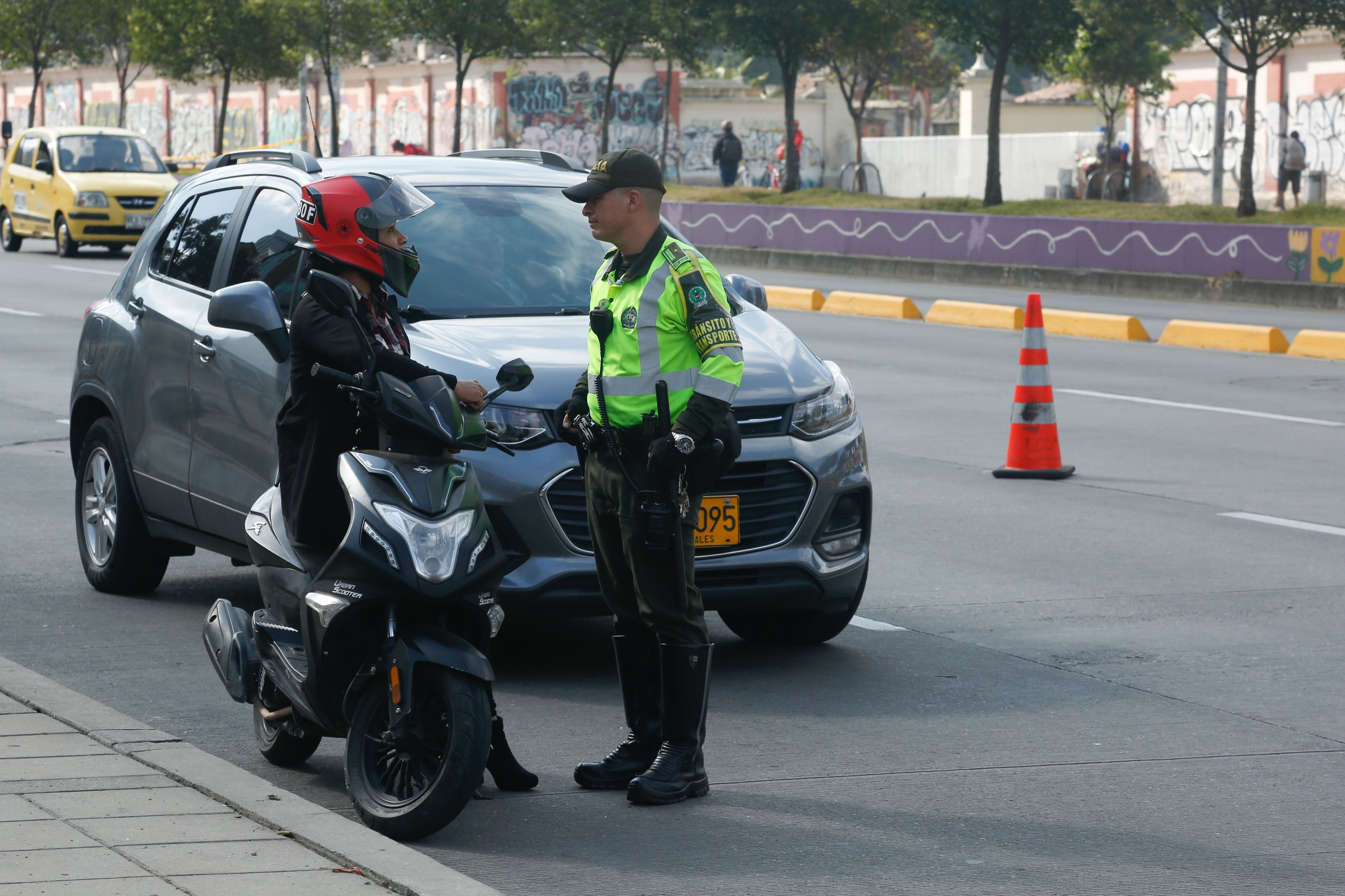 Patinetas, bicicletas, trafico suave