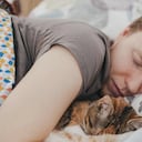 Dormir todos los días con esta mascota podría traer daños para el organismo