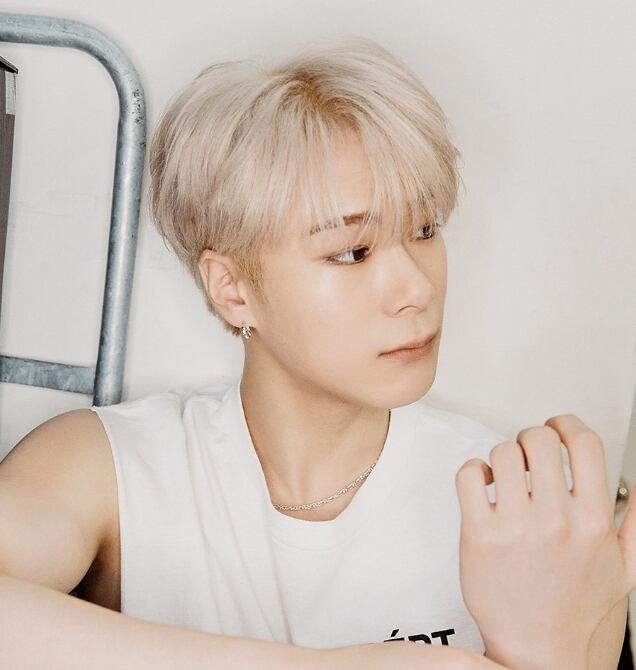 Instagram:@officialastro