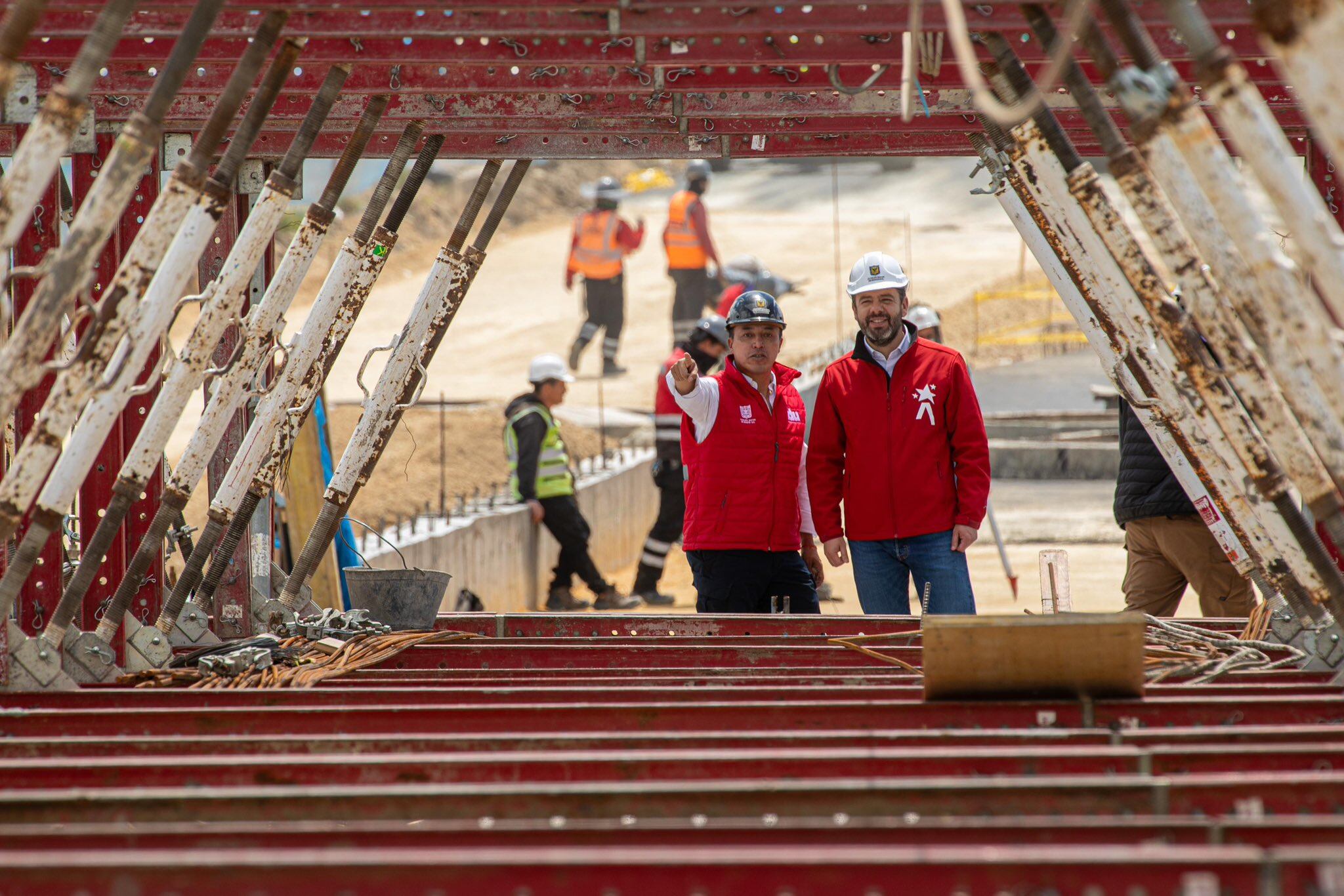 El alcalde Galán supervisó el avance de esta obra del Grupo 1 de la av. 68.