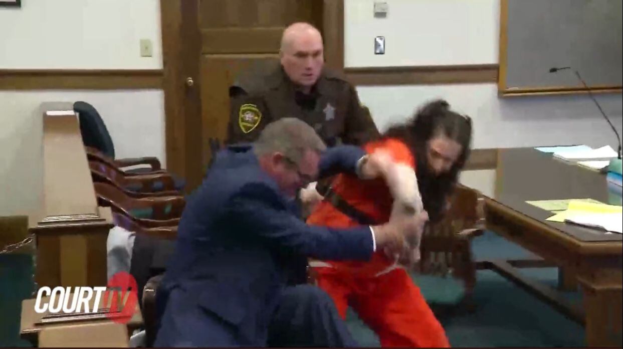 La mujer acusada del homicidio de Shad Thyrion, también de 25 años, estaba casada. Thyrion era su amante.